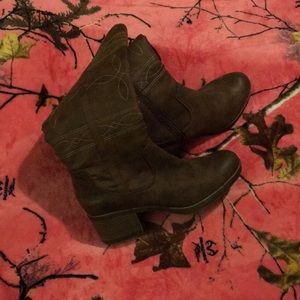 New never worn distressed cowgirl boots.